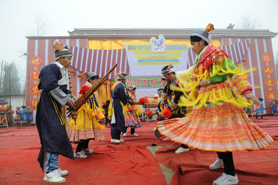 数万苗族同胞&nbsp;古蔺大寨“踩山”过节(图5)