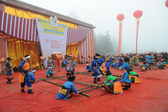 数万苗族同胞&nbsp;古蔺大寨“踩山”过节(图9)