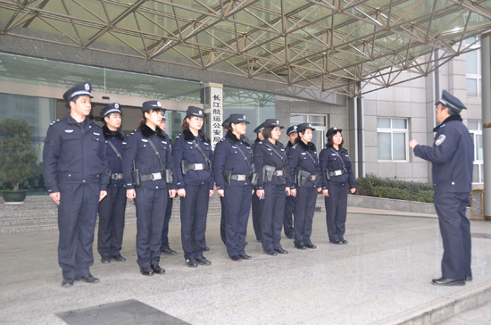 长航泸州公安全力守护元宵节水域平安(图1)