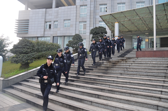 长航泸州公安全力守护元宵节水域平安(图2)