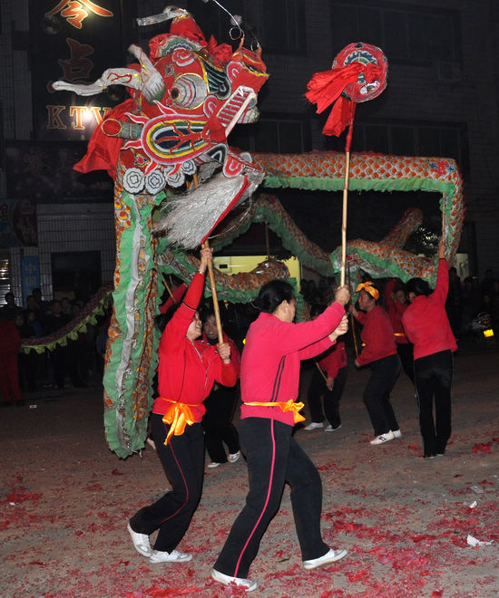 二郎镇：双龙共舞闹元宵(图2)