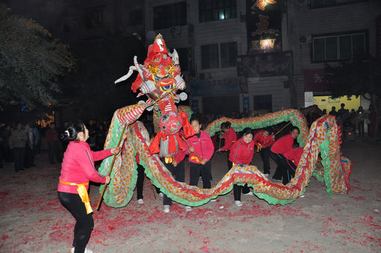 二郎镇：双龙共舞闹元宵(图1)