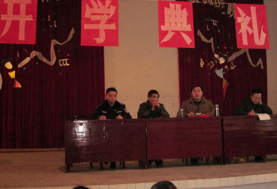 马岭中学:开学典礼 镇长、校长亲授安全教育课(图1) 马岭中学:开学典礼 镇长、校长亲授安全教育课(图1)