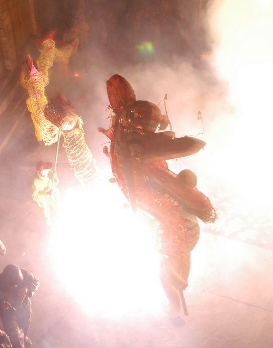 胡市镇：火龙烧花闹元宵(图1)