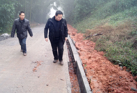 大石乡:抢春播提抗旱能力&nbsp;强推进"小农水"施工进度(图2)