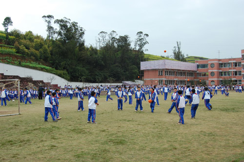 宜宾县确保14万中小学生每天锻炼1小时
