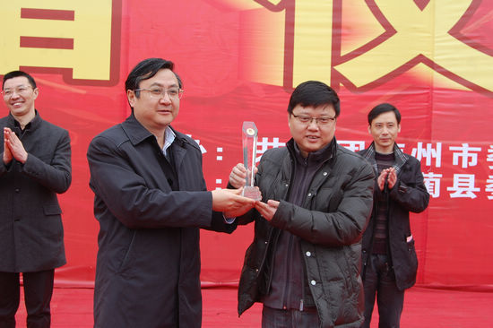 泸州：团委携手郎酒&nbsp;“共青水池”为旱区解渴(图10)