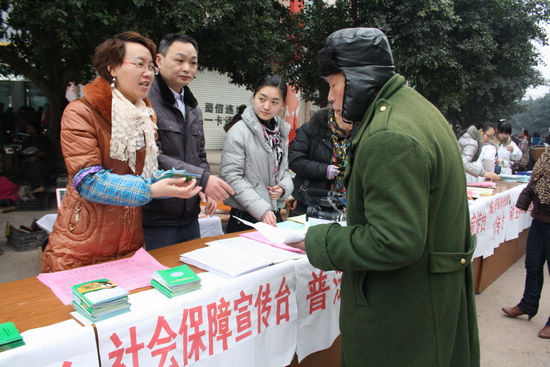 海潮镇：启动2012年“三下乡”活动