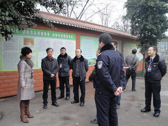 泸州市委办领导莅临落卜中心校视察(图1) 泸州市委办领导莅临落卜中心校视察(图1)
