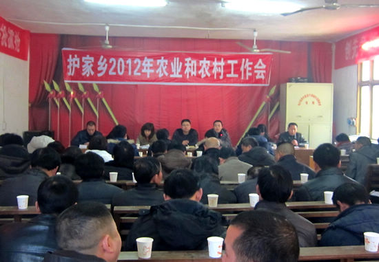 护家乡：突出地方产业发展