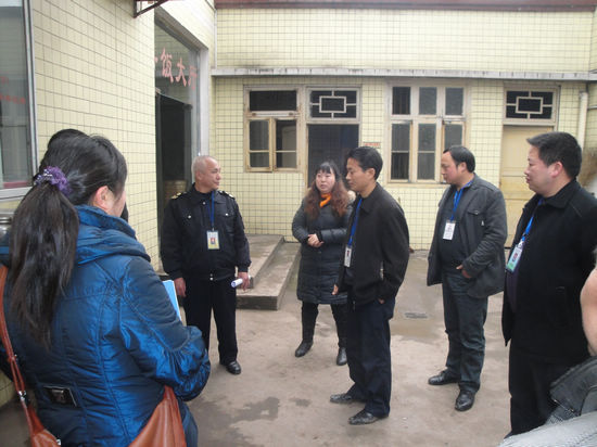 纳溪食药监局对白节小学开展食品卫生安全检查