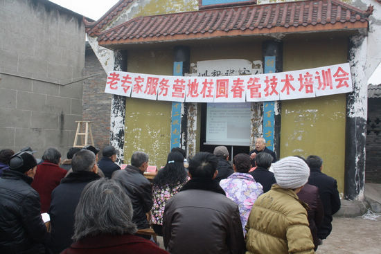 海潮镇:泸县老专家将科技送进农家院坝(图1) 海潮镇:泸县老专家将科技送进农家院坝(图1)
