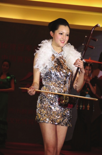 自贡市旅游形象大使 两美女加冕(图1) 自贡市旅游形象大使 两美女加冕(图1)