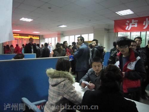 泸州：节后商家用工需求凸显&nbsp;招聘应聘高峰到来(图1)