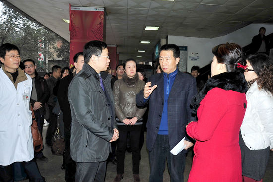 四川省卫生厅厅长沈骥莅临泸医附院检查指导工作(图1)