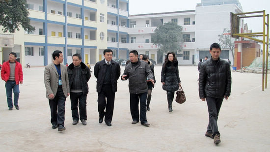 泸州市教育局到江阳区检查指导春期开学工作(图1) 泸州市教育局到江阳区检查指导春期开学工作(图1)