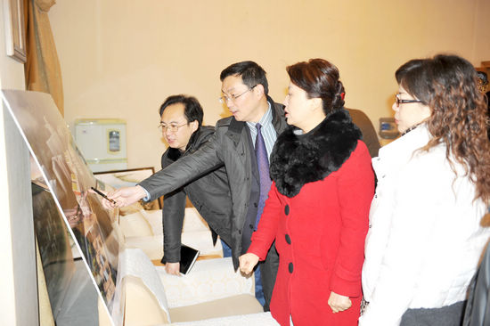 泸州市副市长马宗慧现场指导泸医附院拆迁工作(图2)