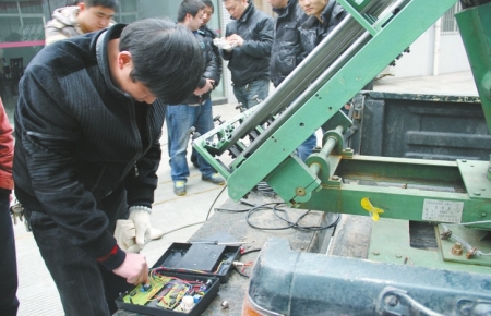 找水&nbsp;川南3市27辆火箭车提前“集结”(图1)