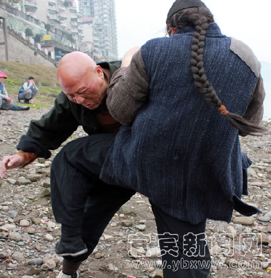 电视剧《热血码头》南溪开拍&nbsp;计春华当“袍哥”(图3)
