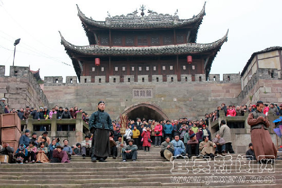 电视剧《热血码头》南溪开拍&nbsp;计春华当“袍哥”(图1)
