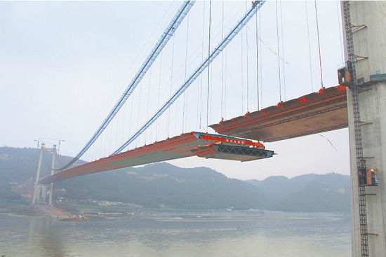 宜泸高速控制性工程合龙(图1)