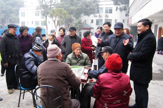 泸州市政府原市长曹锡森一行到市社会福利院视察(图2)