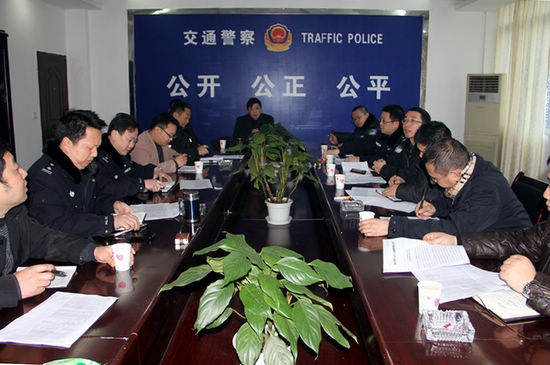 连烧“三把火” 宜宾县警民携手共铸和谐交通(图1) 连烧“三把火” 宜宾县警民携手共铸和谐交通(图1)