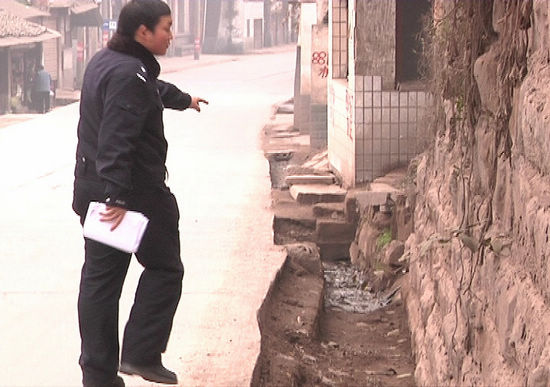 无情车祸夺走儿子儿媳生命&nbsp;事故救助金助老母渡难关(图2)