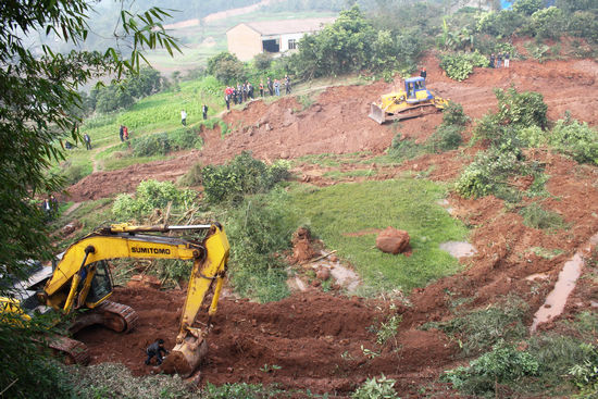 罗汉镇：确保成自泸赤高速罗汉引道段施工顺利(图2)