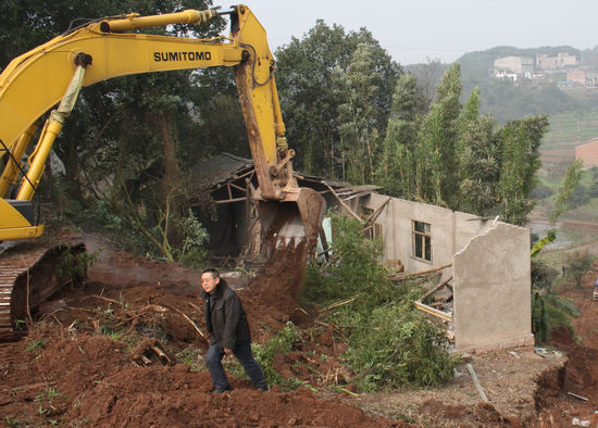 罗汉镇：确保成自泸赤高速罗汉引道段施工顺利(图1)