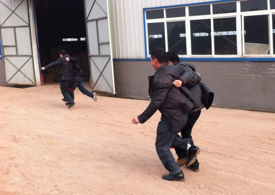 健康运动技能比拼 联亿包装举办首届趣味运动会(图3) 健康运动技能比拼 联亿包装举办首届趣味运动会(图3)