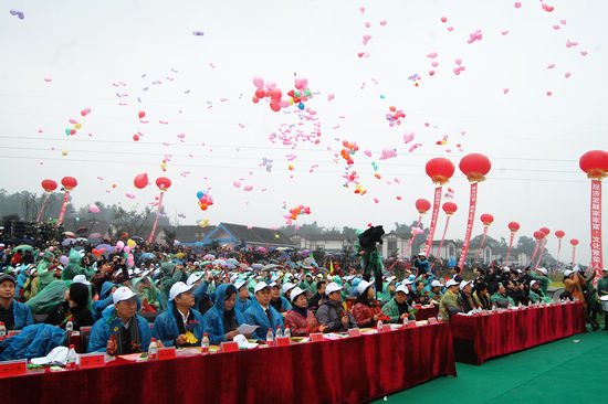 江阳区“踏青节”开幕 掀起酒城近郊旅游热(图3) 江阳区“踏青节”开幕 掀起酒城近郊旅游热(图3)