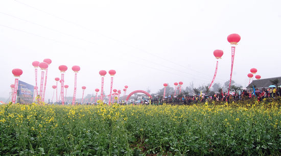 江阳区“踏青节”开幕 掀起酒城近郊旅游热(图1) 江阳区“踏青节”开幕 掀起酒城近郊旅游热(图1)