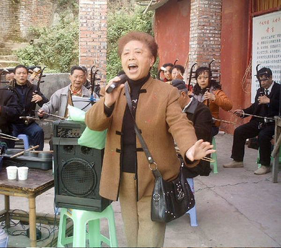 叙永老人歌舞娱乐文明迎“三八”(图2)