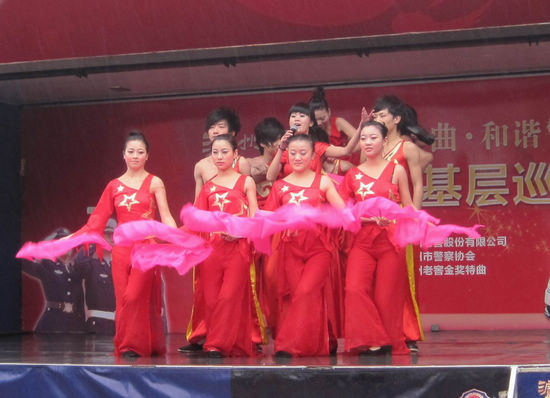 送文化到基层演出走进牛滩(图2)