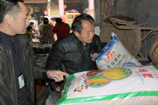 龙车镇：春耕购种忙&nbsp;市场保障重检查(图2)