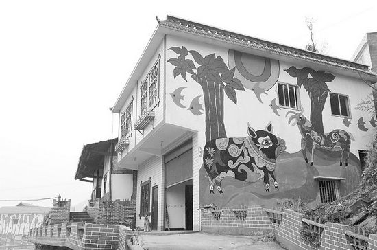 泸州古蔺：苗族特色壁画“走”上村居墙(图1)