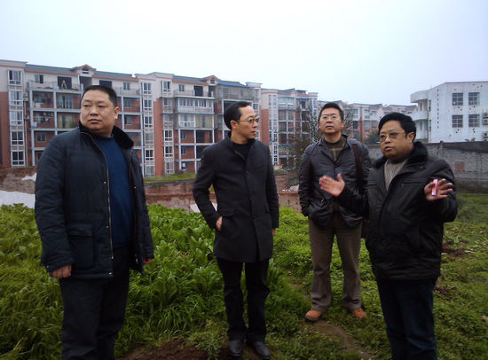 泸州市国税局副局长王世杰调研龙马潭区国税工作(图1)