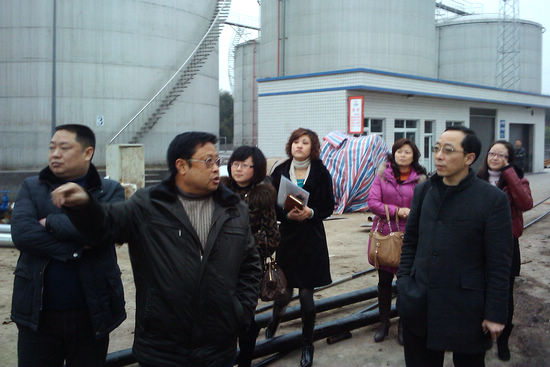 泸州市国税局副局长王世杰调研龙马潭区国税工作(图2)