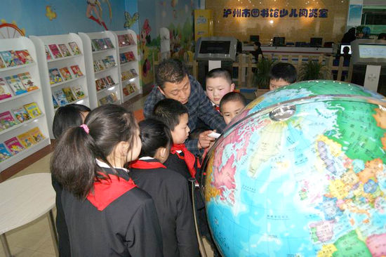 泸州市图书馆少儿阅览室面向全市少年儿童免费开放(图2)