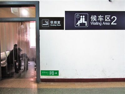 记者调查：内江市内公共场所，你吸烟了吗？(图1)