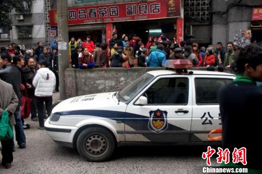 四川泸州一男子因经济纠纷砍死两母女(图1)