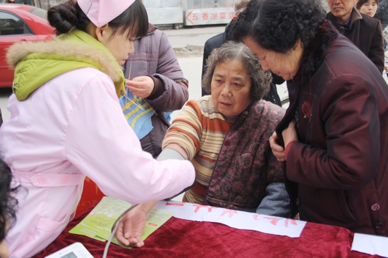 罗汉镇: 发扬雷锋精神 开展服务活动(图2) 罗汉镇: 发扬雷锋精神 开展服务活动(图2)