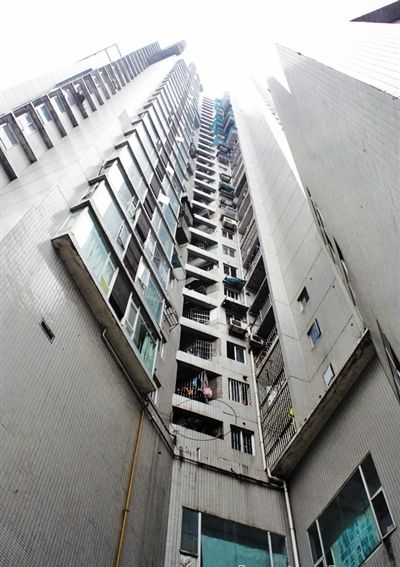 内江福都广场惊现男尸&nbsp;疑是小偷“殉职”(图1)