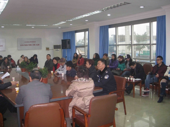 隆纳高交大队召开警风警纪监督员座谈会(图1) 隆纳高交大队召开警风警纪监督员座谈会(图1)