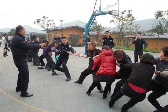 隆纳交警举办文体活动庆“三.八”妇女节(图2)