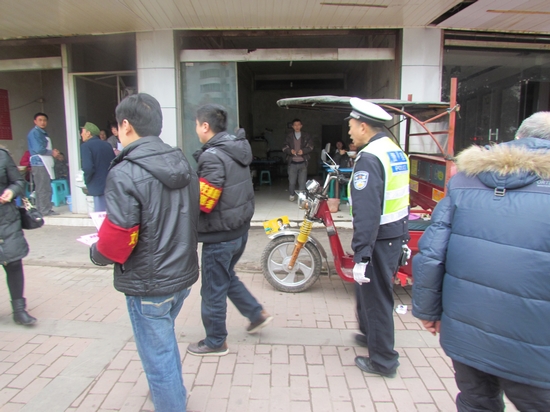 合江:警民共筑交通安全防护墙