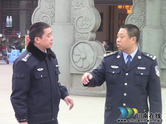 叙永县公安局交警大队严格规范城区停车秩序(图2)