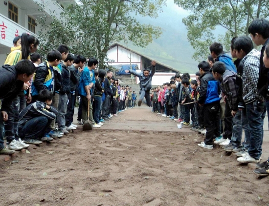 叙永白腊九校第四届中小学生运动会隆重举行(图2)