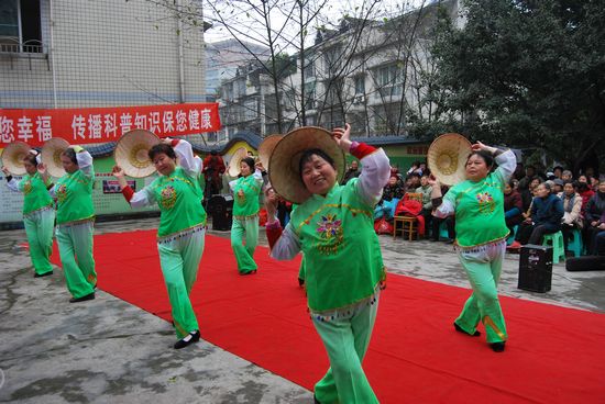 大山坪街道：草根大舞台&nbsp;巾帼展风采(图2)